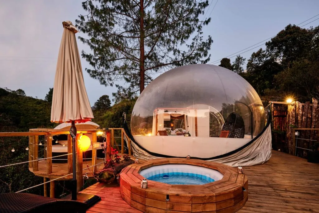 un exclusivo glamping en el cajón del Maipo con tinaja